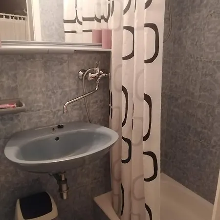 Nada Povlja